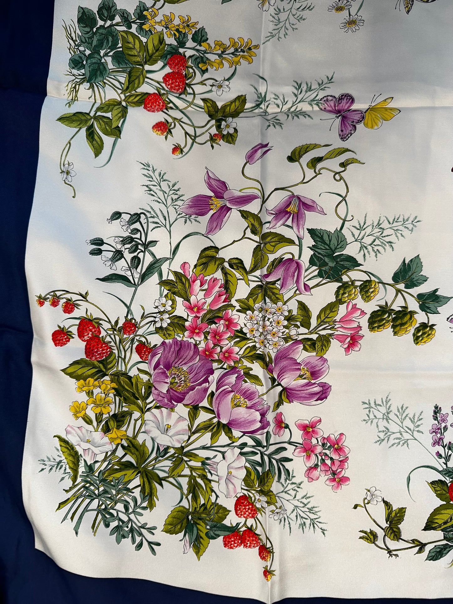 Gucci Vintage Flora Strawberry 100% Silk Scarf